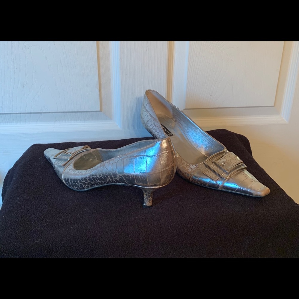 Italian made kitten heel